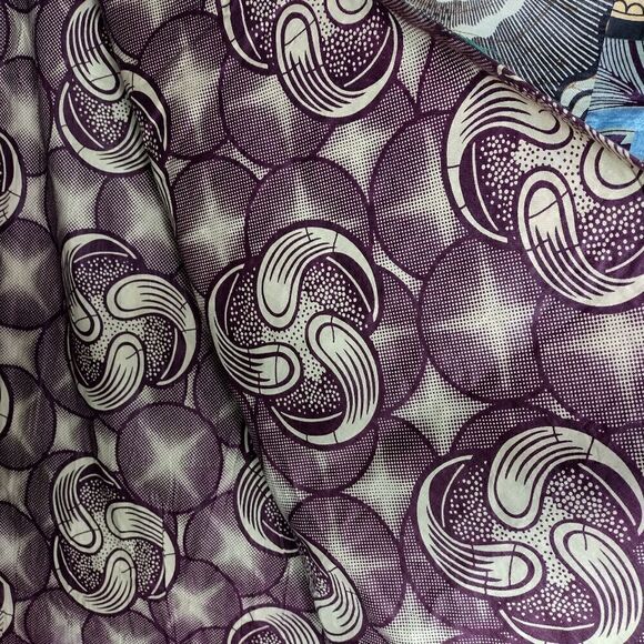 Queen size bedspread   - Picture 3 of 6